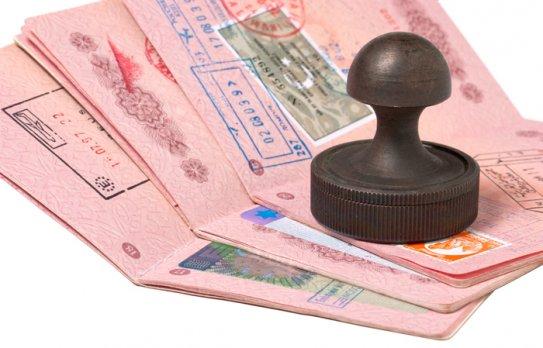 В Азербайджане временно приостановлена выдача миграционных карт иностранцам