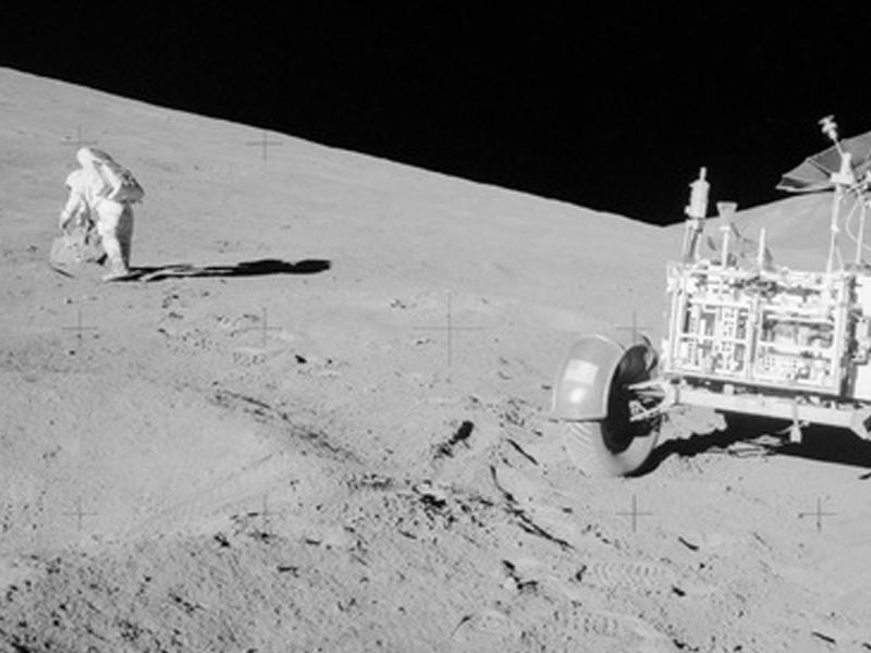 В Сеть попали снимки астронавтов НАСА на Луне