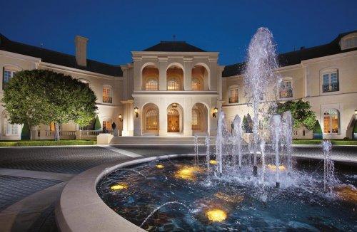 Особняк Спеллинга (Spelling Manor) - 150 миллионов долларов.Вполне возможно, что все помнят Аарона Спеллинга, одного из самых успешных телевизионных магнатов в истории. Он был исполнительным продюсером таких сериалов как