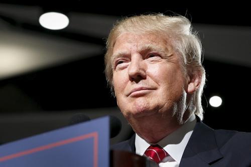 Дональд ТрампСостояние: $4,5 млрдВозраст: 69Партия: РеспубликанскаяДональд Трамп - самый богатый кандидат за всю историю американских выборов. В списке богатейших американцев он занимает 121-е место, хотя и недоволен подсчетами Forbes - по версии Трампа, он вдвое богаче.