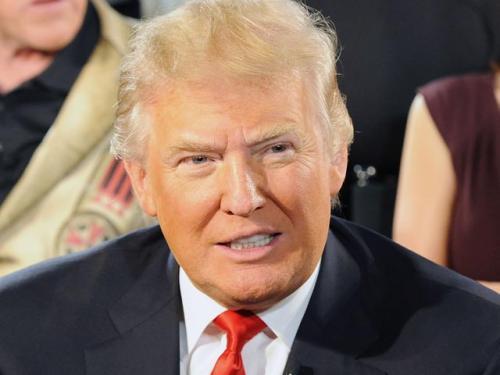Тем не менее, Трамп - непроходной кандидат. У него проблемы с важнейшими электоральными группами, например с женщинами, которых он оскорбляет, называя одних