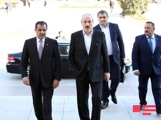 Глава Дагестана прибыл в Азербайджан на лечение