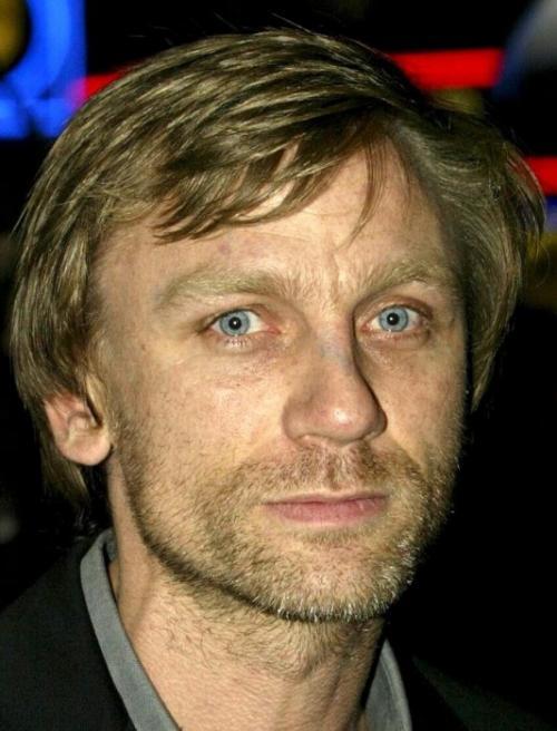 Дэниэл КрэйгСейчас даже сложно себе представить, сколько шуму поднялось, когда Дэниэла Крэйга утвердили на роль Джеймса Бонда. Поклонники бондианы, не сдерживая себя, расплескивали яд в интернете, критикуя и актерскую игру Крэйга, и, конечно, его внешность.