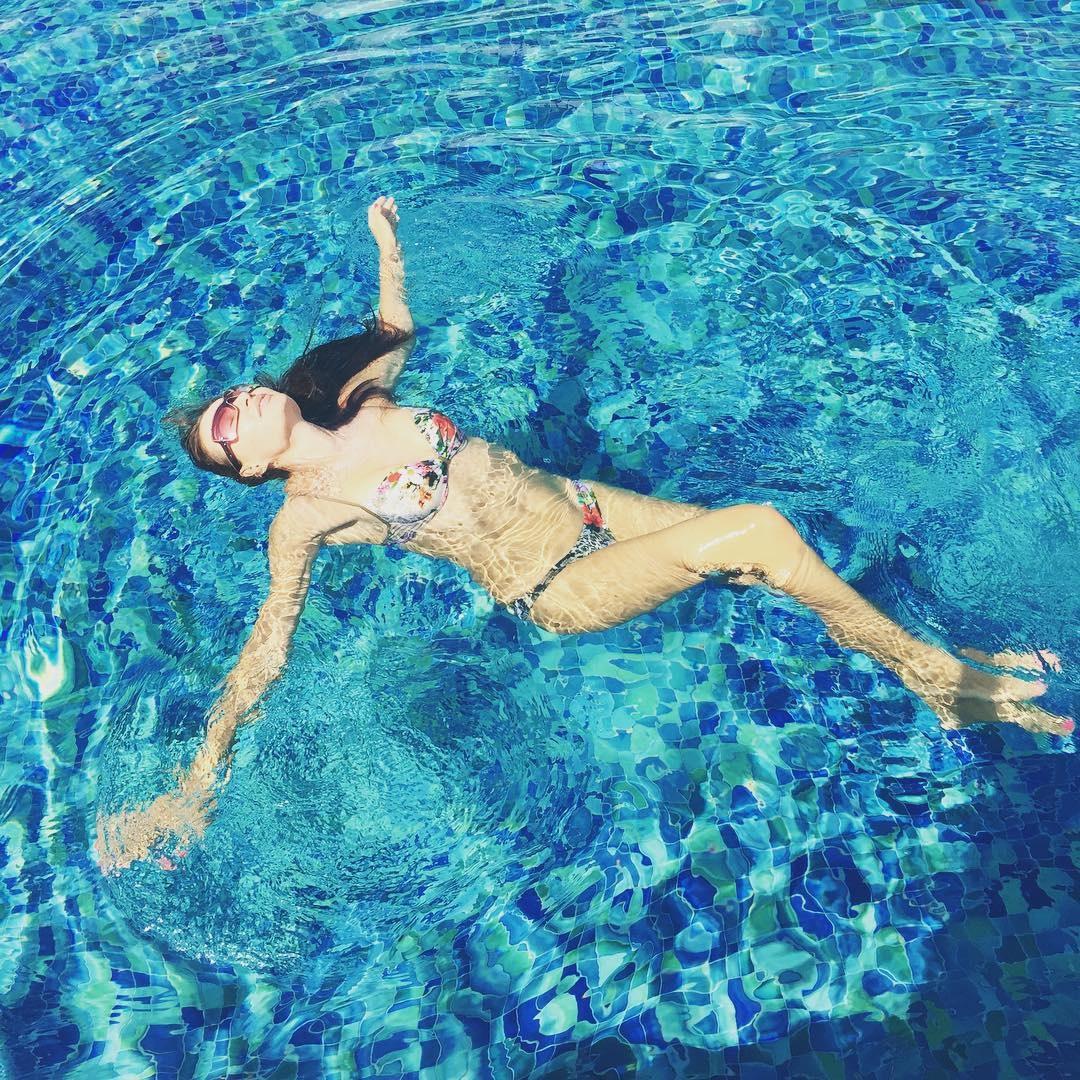 Актриса Эвелина Бледанс опубликовала фото в купальнике | Дзен
