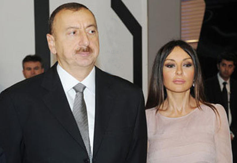 Президент Ильхам Алиев и его супруга Мехрибан Алиева наблюдают за соревнованиями в рамках Гран-при Азербайджана Формулы 1