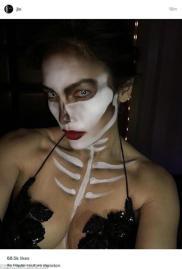 ДжейЛо в образе соблазнительного скелетона - ФОТО