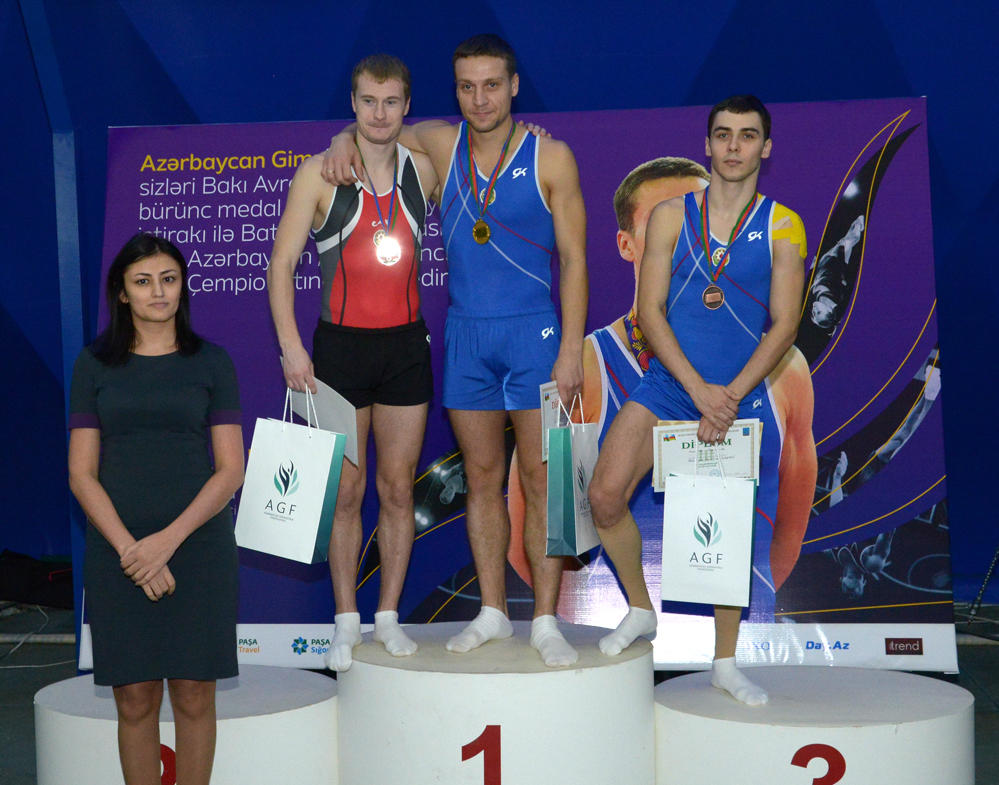 В Баку прошло награждение победителей по прыжкам на батуте и тамблингу