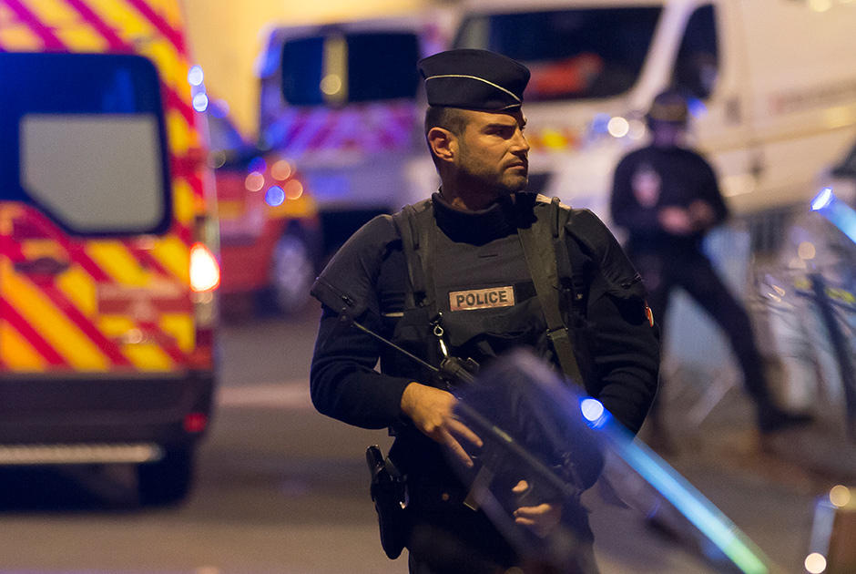 Беспорядки в Париже: полиция применила слезоточивый газ