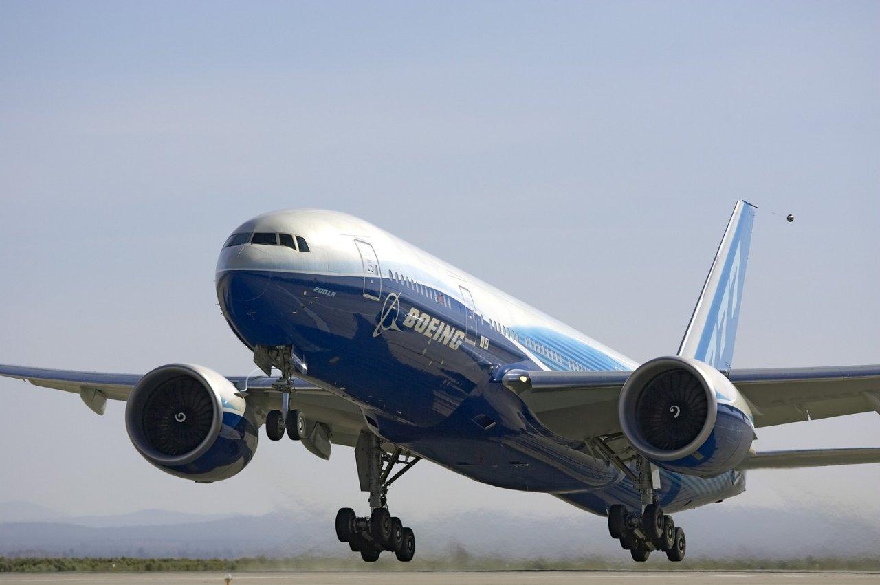 СМИ сообщили об обнаружении обломка пропавшего малайзийского Boeing 777