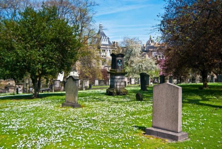 12 жутко интересных кладбищ мира