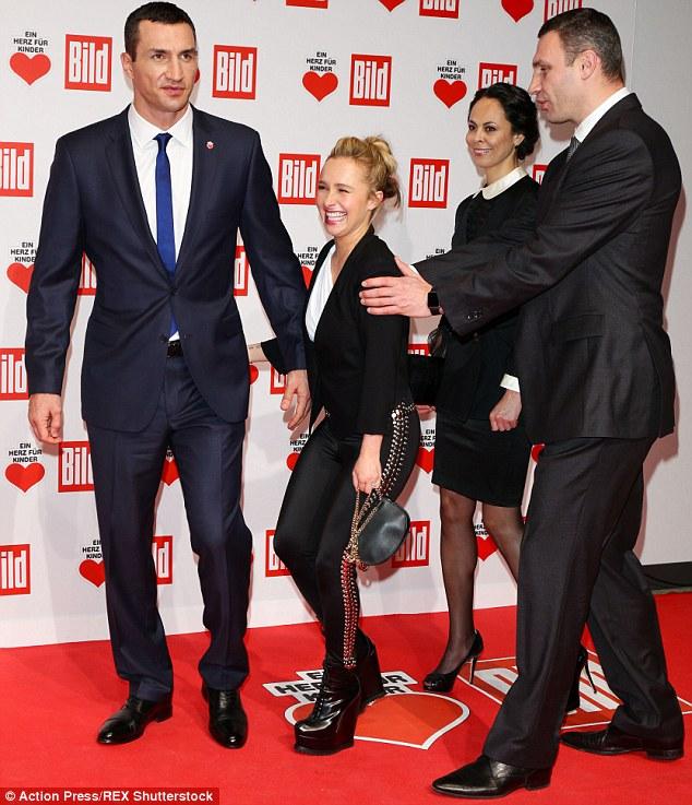 Братья Кличко вывели в свет своих возлюбленных - ФОТО