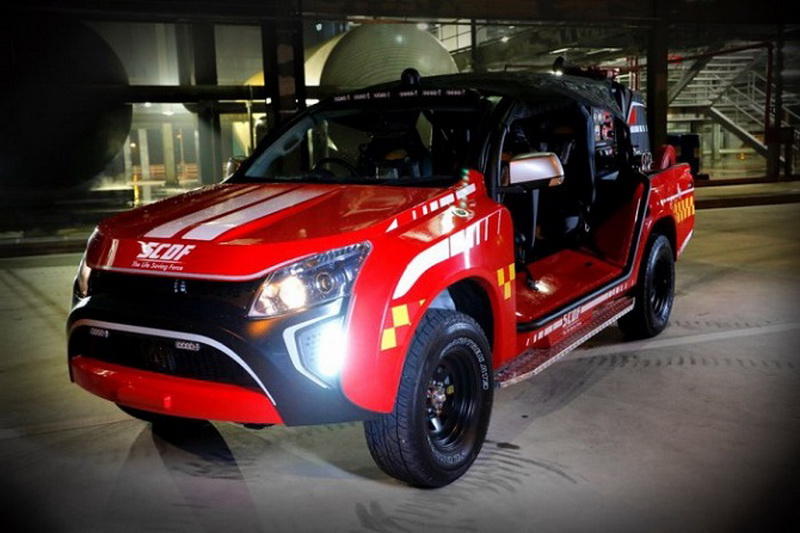 В Сингапур завезли пожарные пикапы для спасателей вместо 