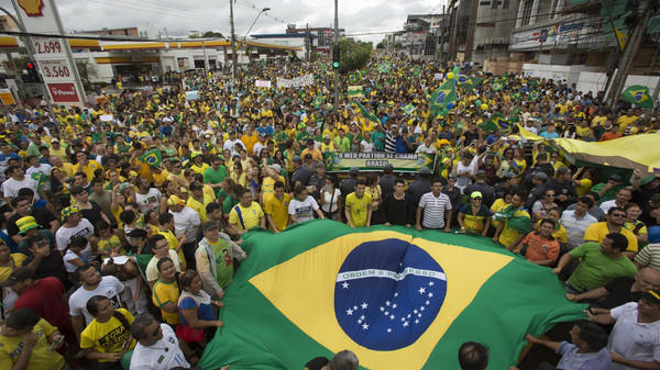 Бразильцы вышли на улицы