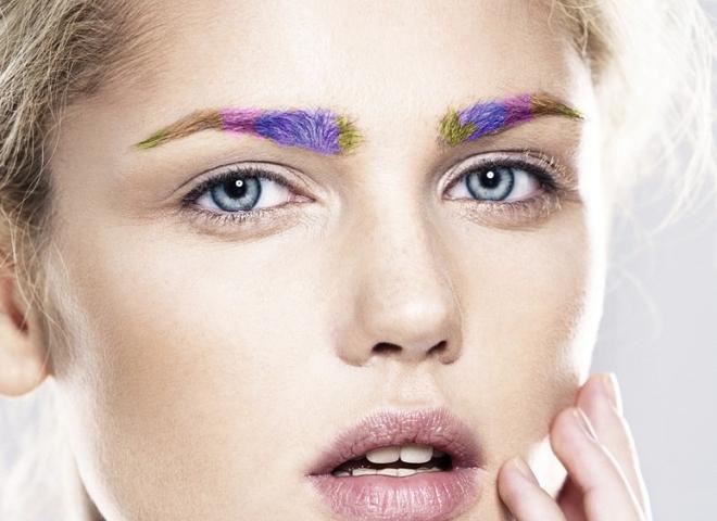 Сумасшедший beauty-тренд: разноцветные брови