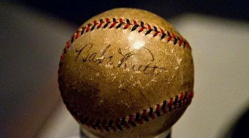 Бейсбольный мяч Бейб РутаСтоимость этого мяча, с которым Бейб Рут победил на матче 