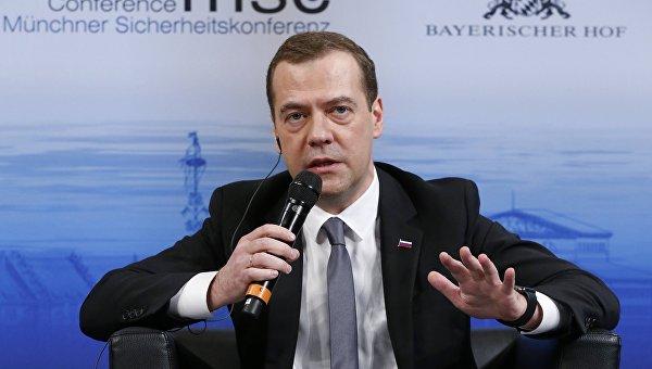 Медведев: по Сирии надо договариваться, а не пугать наземной операцией