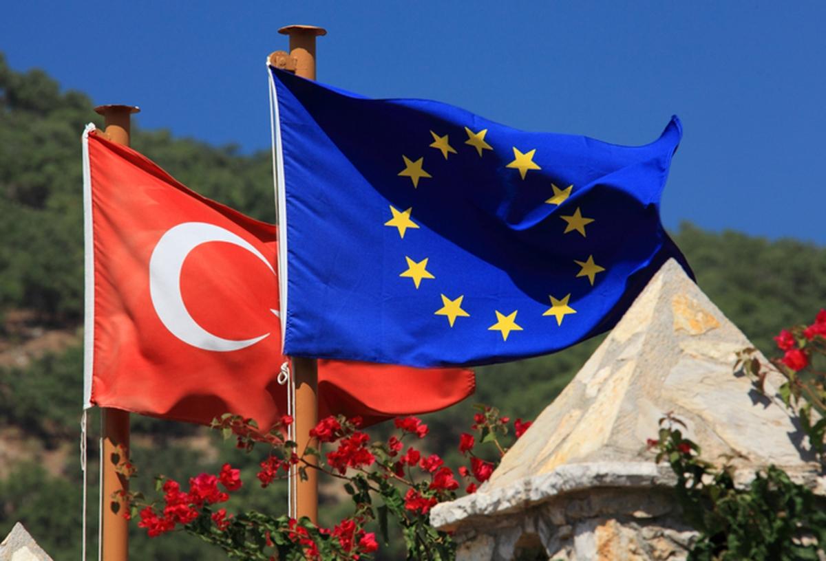 Турция и ЕС договорились о возвращении беженцев в Турцию