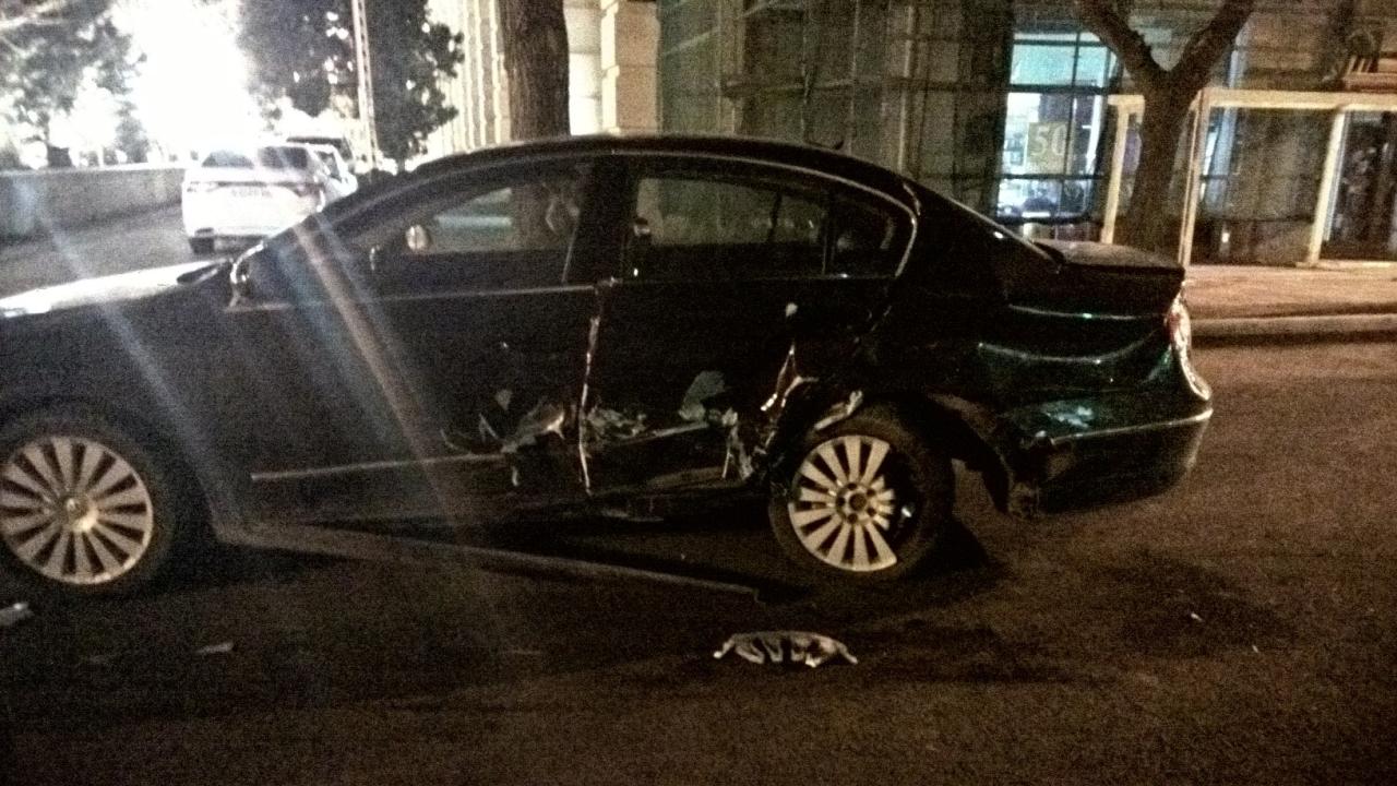В центре Баку BMW X6 протаранил пять автомобилей
