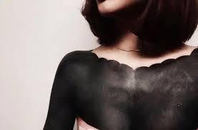 Девушка из Сингапура покрыла большую часть тела сплошным черным тату