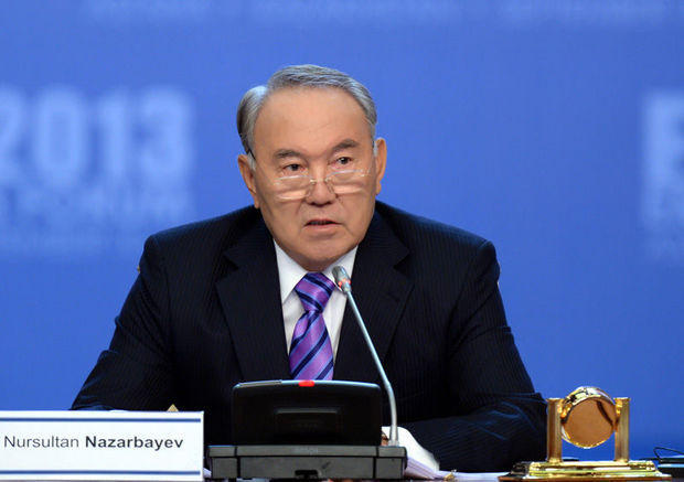 С чем Назарбаев едет в Баку?