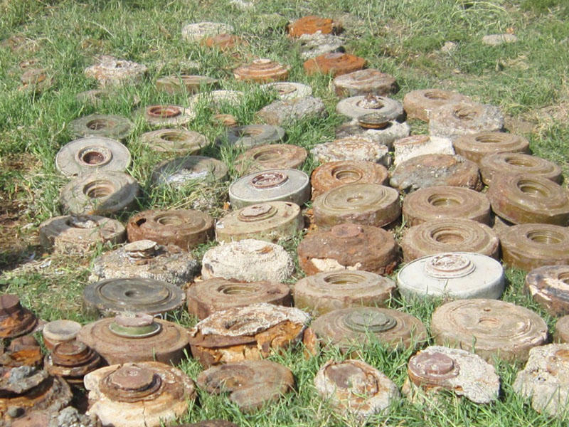 В прифронтовых селах Азербайджана обезврежены неразорвавшиеся боеприпасы