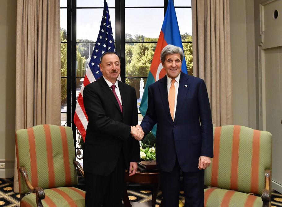 Президент Ильхам Алиев встретился с госсекретарем США Джоном Керри в Вене