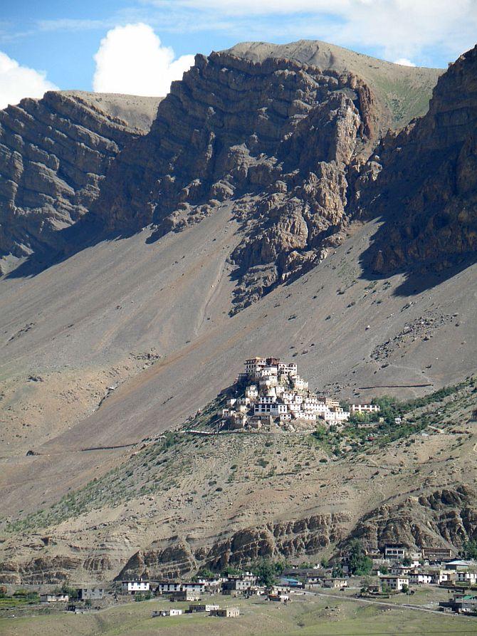 Ki-Gompa-tibetskiy-buddiyskiy-hram_4