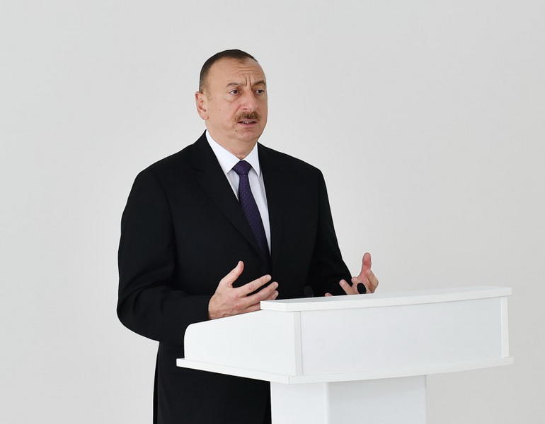 Президент Ильхам Алиев: Пусть армянская сторона внимательно прочитает Хельсинкский заключительный акт