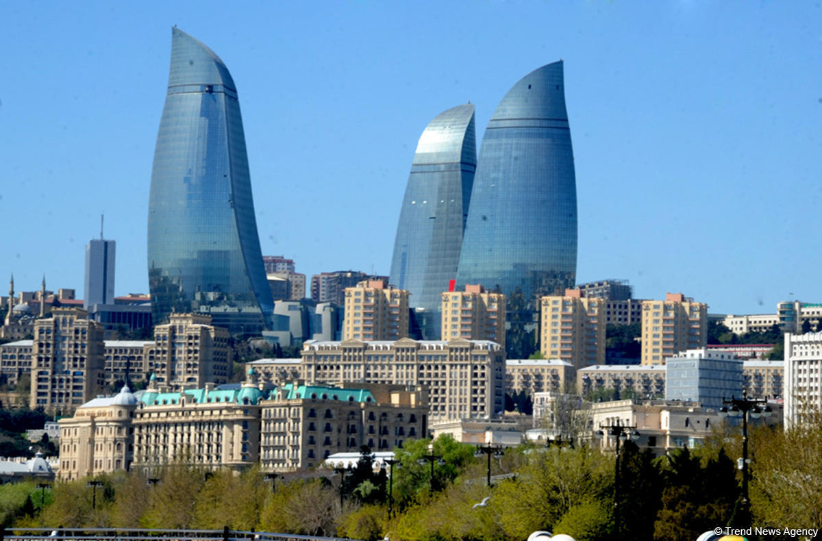 Баку возглавляет топ-10 мест Forbes для отдыха в бархатный сезон