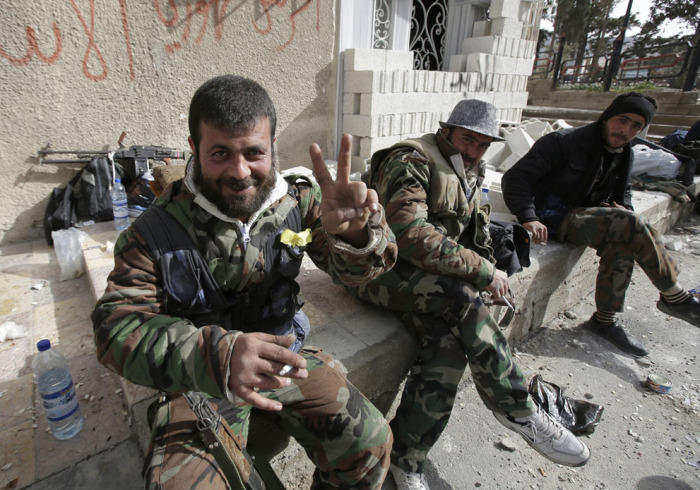 Pro-governmentfighterintheSyriancit