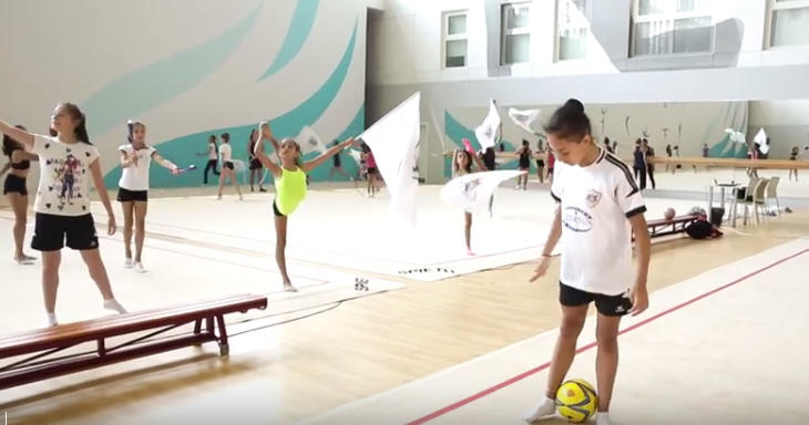 Азербайджанские гимнасты поддержали футбольный клуб 