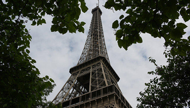 В Париже эвакуировали посетителей Эйфелевой башни