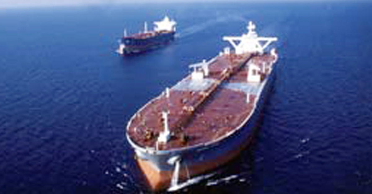 В Токийском заливе столкнулись два танкера, произошла утечка нефти