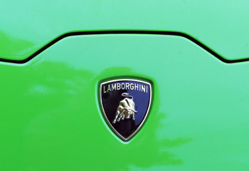 В Москве Lamborghini влетел в отбойник