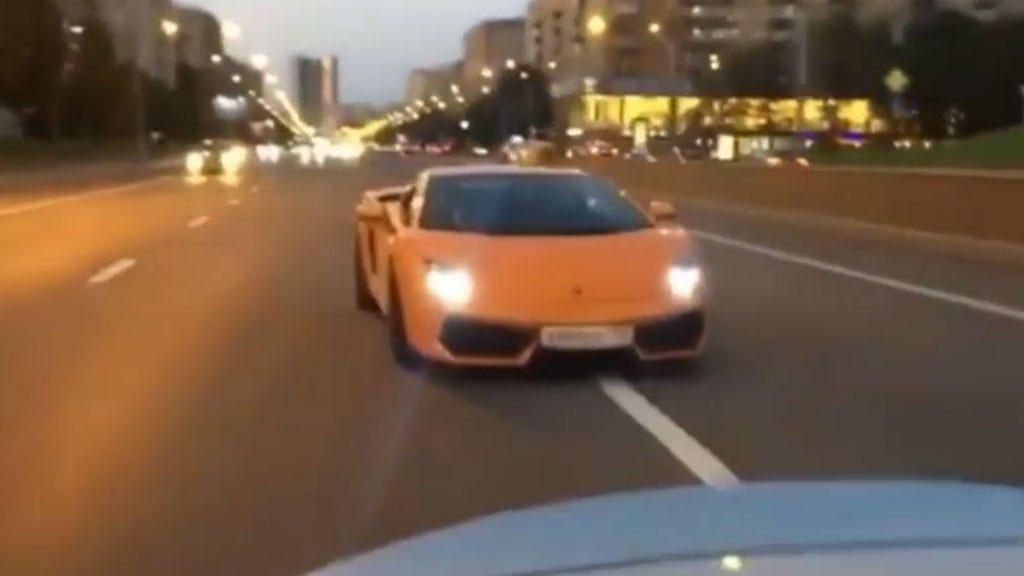 Блондинка за рулем Lamborghini устроила гонки на Кутузовском проспекте