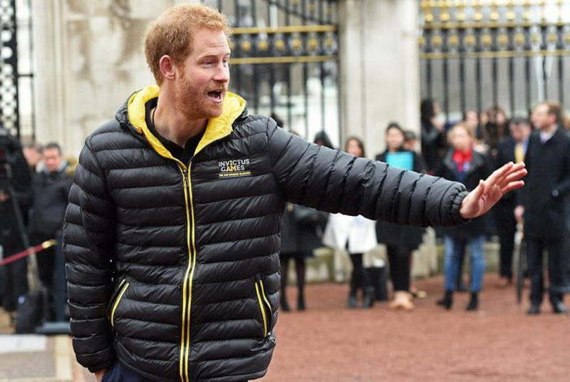 Выдуманные СМИ новости из жизни знаменитостей (15 фото)