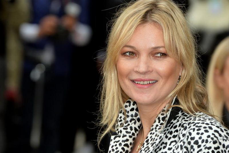 Выдуманные СМИ новости из жизни знаменитостей (15 фото)