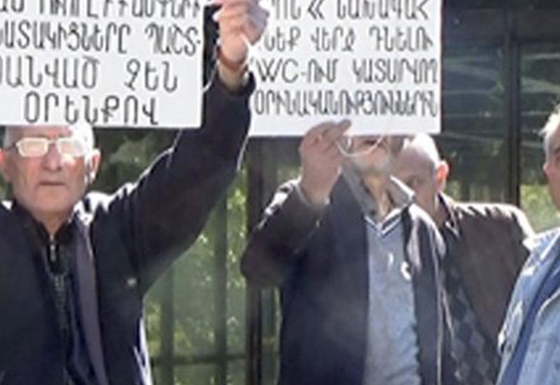 Армянские рабочие потребовали зарплату у Саргсяна