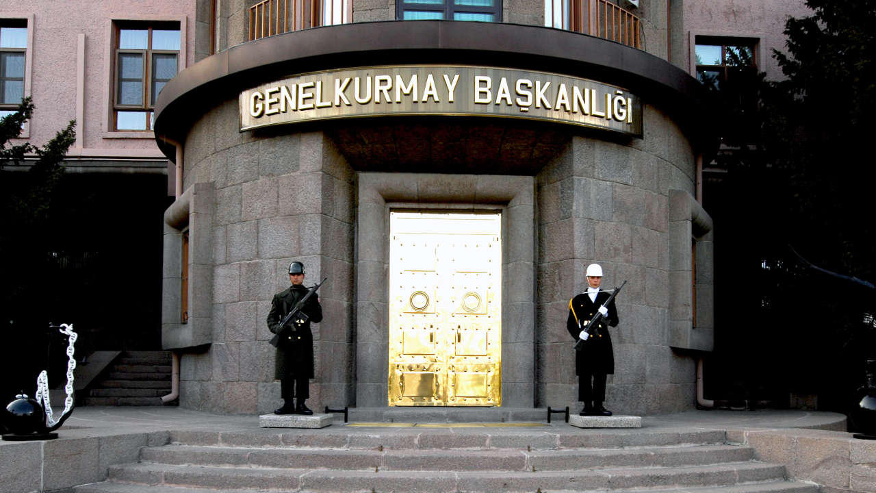 В Турции еще 540 военных отстранены от службы