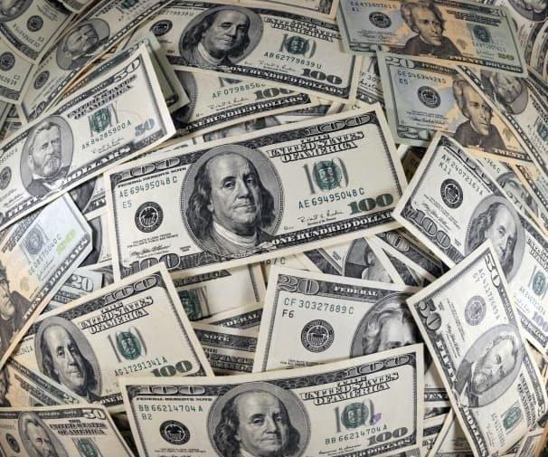 Банковские депозиты на сумму $4,6 миллиона по ошибке попали на личный счет девушки. Она потратила...