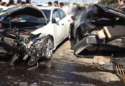 В Баку автомобиль посольства Венгрии попал в аварию