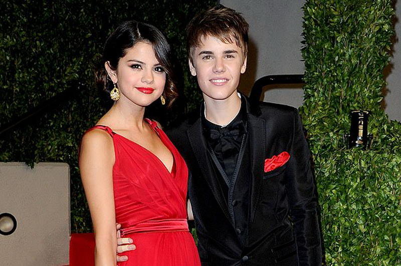 Джастин Бибер вернулся к тяжело больной Селене Гомес и сделал ей предложение