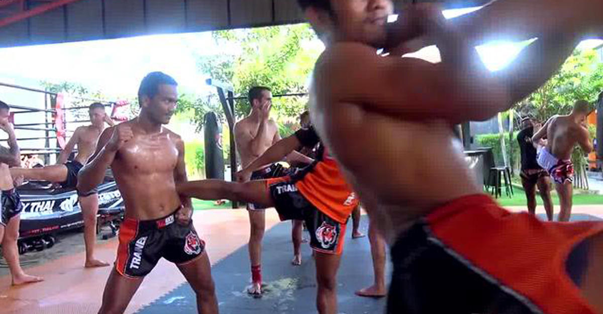 Бойцы тайского бокса приняли участие в популярном флешмобе 