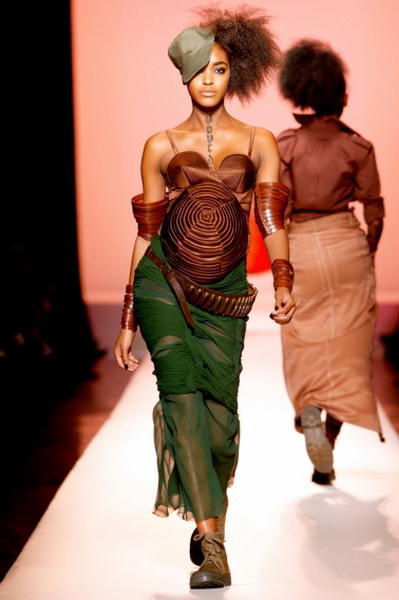 Дефиле в интересном положении: Ирина Шейк и другие беременные модели, которые смело выходили на подиум