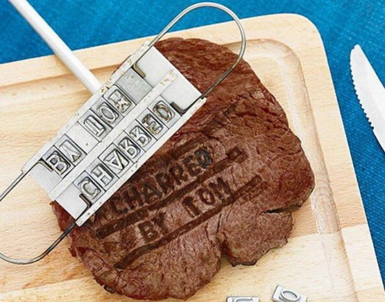 Оригинальные подарки на Новый год: штамп для мяса