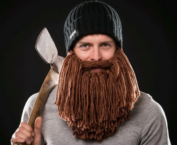 Оригинальные подарки на Новый год: бородатая шапка