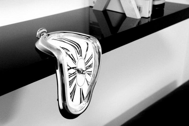 Оригинальные подарки на Новый год: стекающие часы