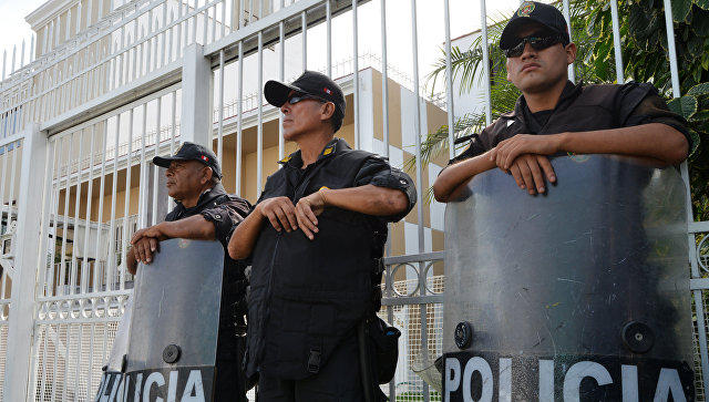 В Перу автобус с полицейскими сорвался в пропасть: 12 погибших