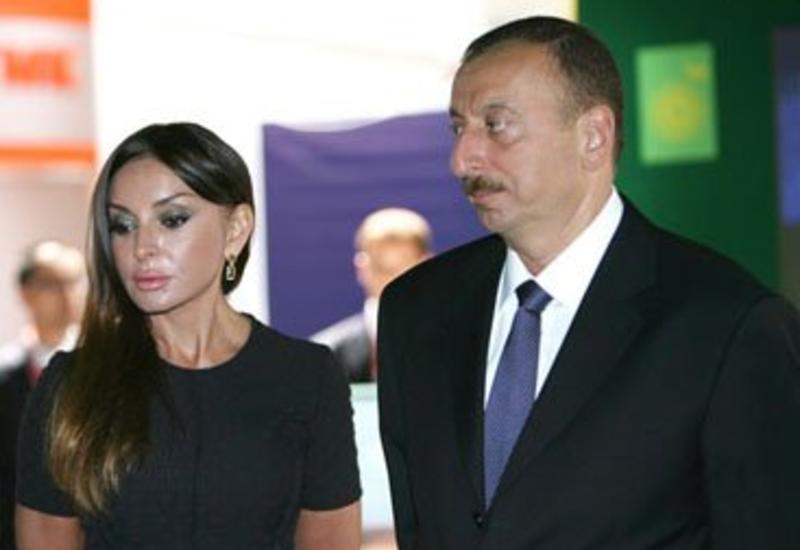Президент Ильхам Алиев и его супруга Мехрибан Алиева наблюдают за соревнованиями в рамках Гран-при Азербайджана Формулы 1
