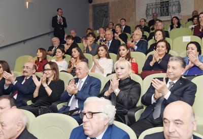 Первая леди Мехрибан Алиева посетила спектакль в Театре марионеток